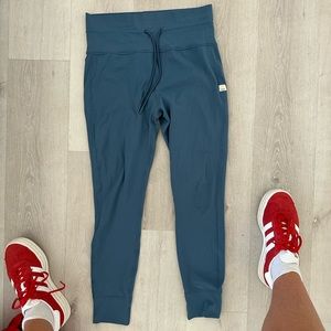 Vuori Daily Leggings! Worn 2 times!